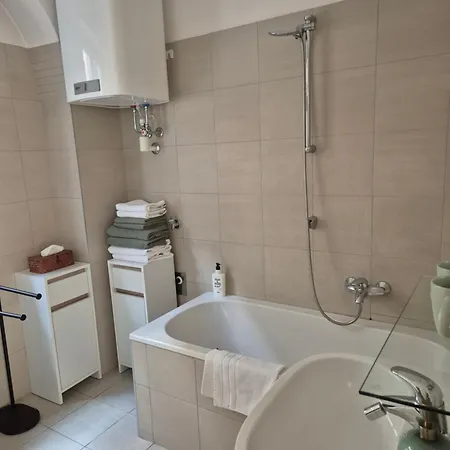 Apartment Mit 2 Schlafzimmern *